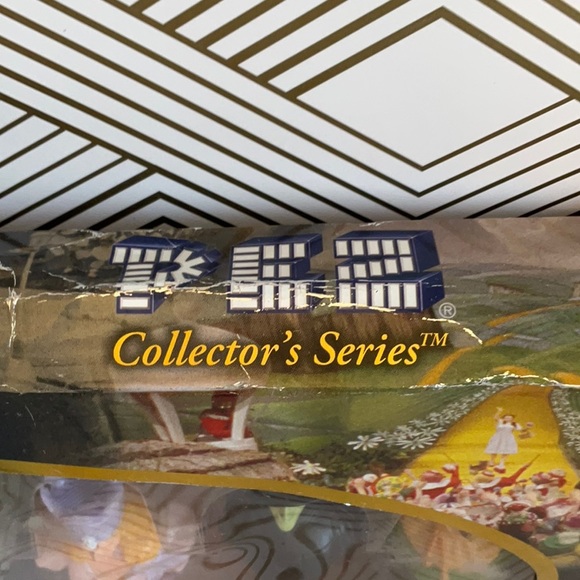 PEZ The Wizard of Oz 60th Anniversary Collector’s Series Memorabilia - Picture 6 of 12